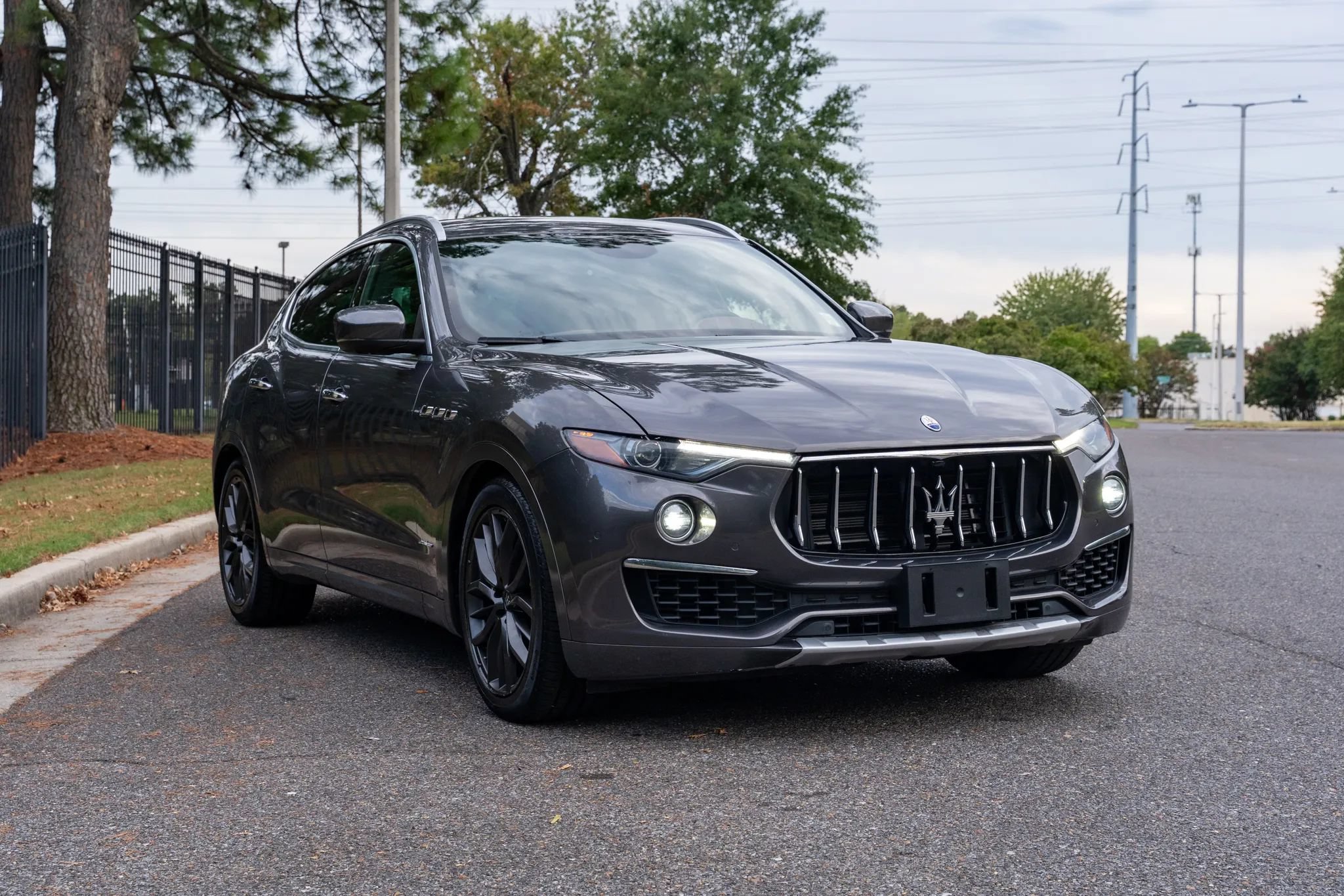 Used 2019 Maserati Levante GranLusso AWD/4WD image 3