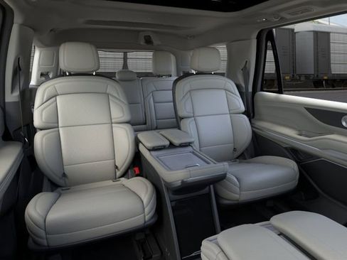 New 2026 Lincoln Navigator Reserve AWD/4WD image 11