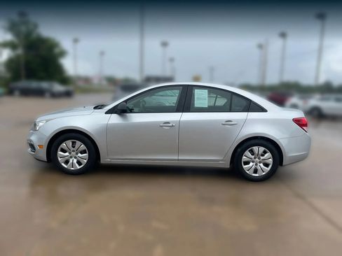 Used 2016 Chevrolet Cruze LS FWD image 4