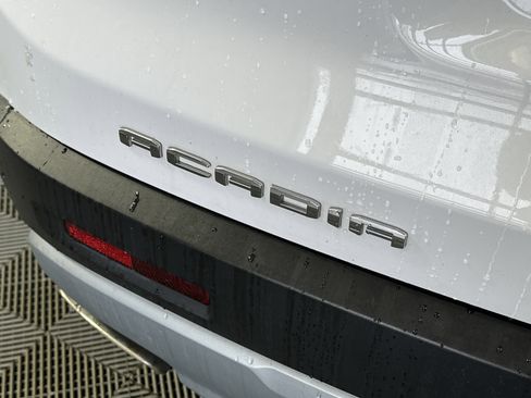 Used 2023 GMC Acadia SLE w/ Driver Convenience Package image 17