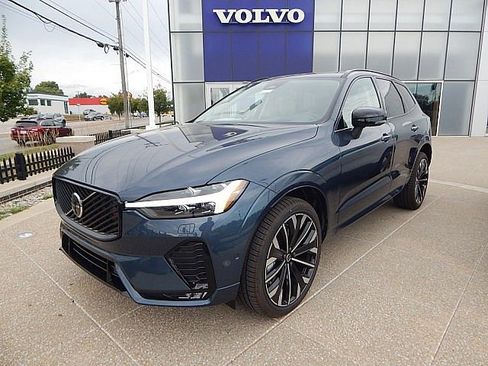 New 2026 Volvo XC60 B5 Ultra w/ Climate Package image 3