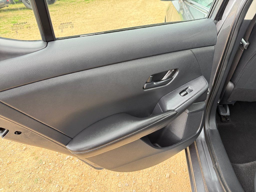 Used 2025 Nissan Sentra SV FWD image 34