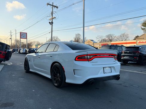 Used 2016 Dodge Charger SRT w/ Harman/Kardon Audio Group image 3