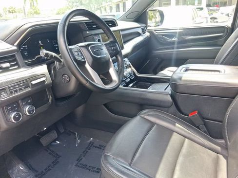 Used 2024 GMC Yukon XL Denali AWD/4WD image 11