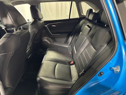 Used 2021 Toyota RAV4 XLE Premium AWD/4WD image 5