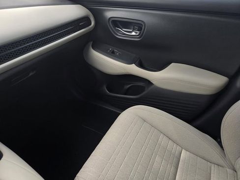 Used 2023 Honda HR-V LX image 25