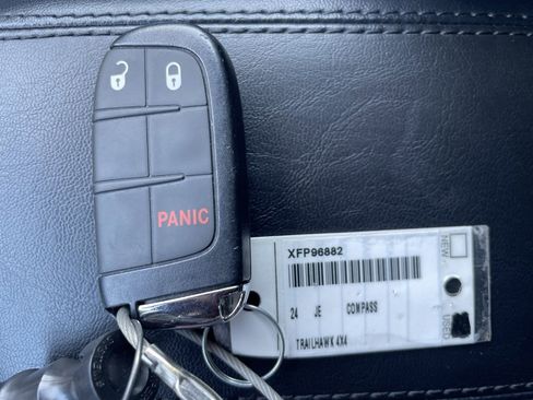 Used 2024 Jeep Compass Trailhawk image 21