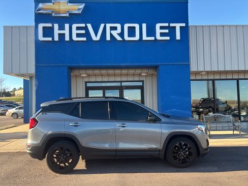 Used 2020 GMC Terrain SLE w/ Driver Convenience Package image 5