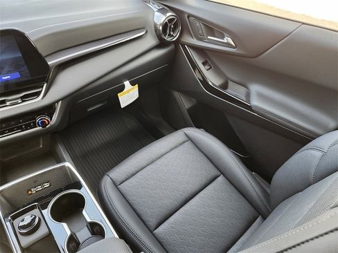 New 2026 Chevrolet Equinox LT w/ Convenience Package II image 15