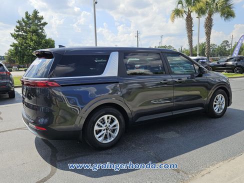 Used 2023 Kia Carnival LX FWD image 5