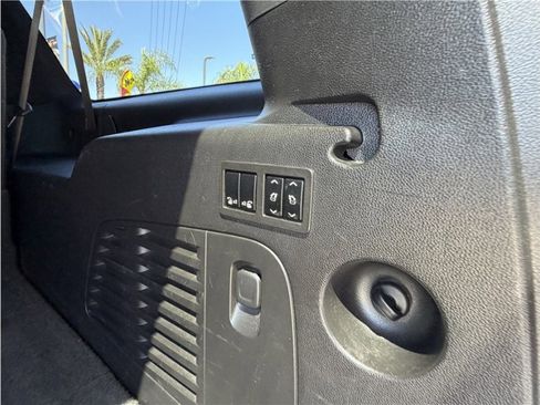 Used 2015 Cadillac Escalade ESV Platinum AWD/4WD image 27