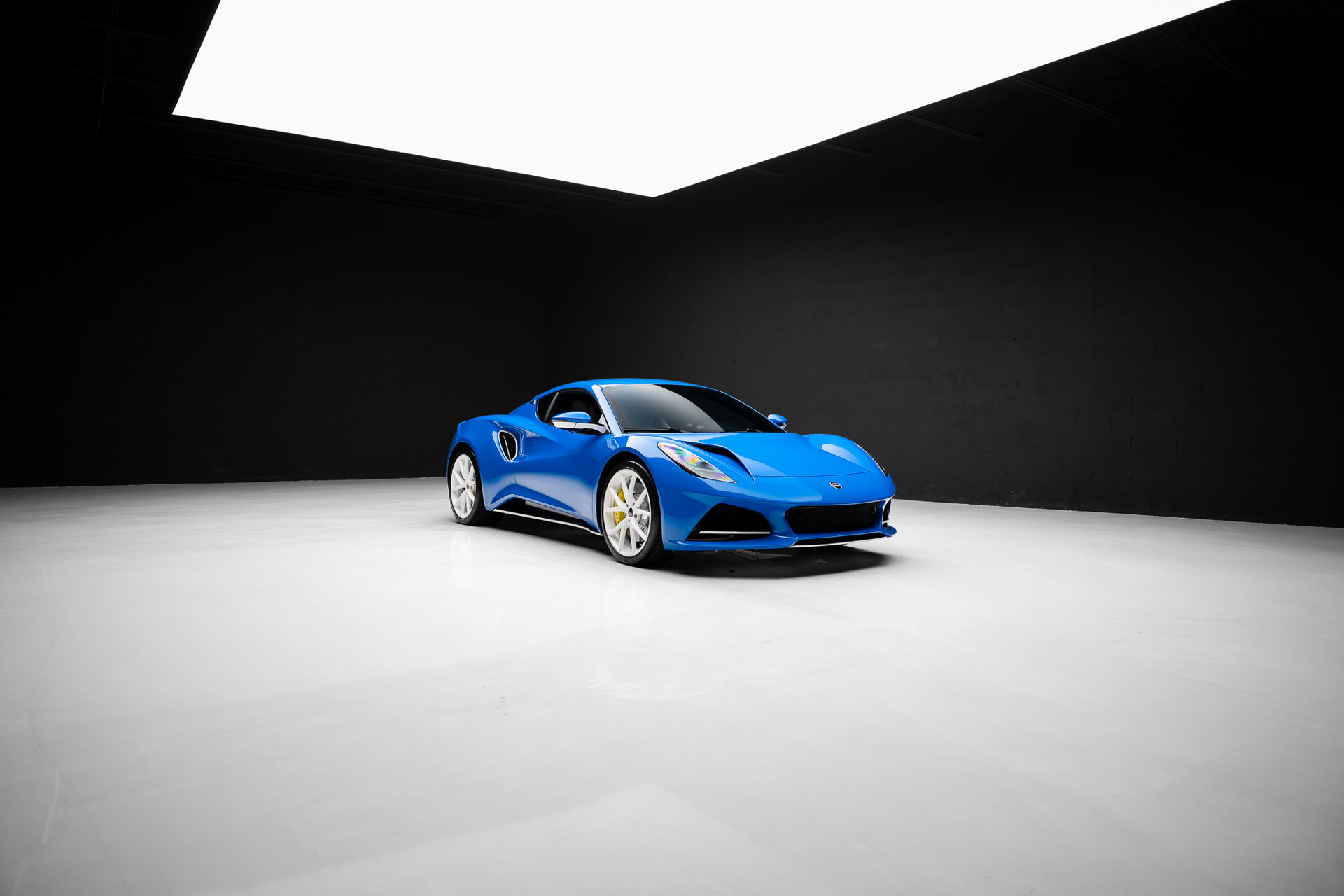 Used 2025 Lotus Emira RWD image 75