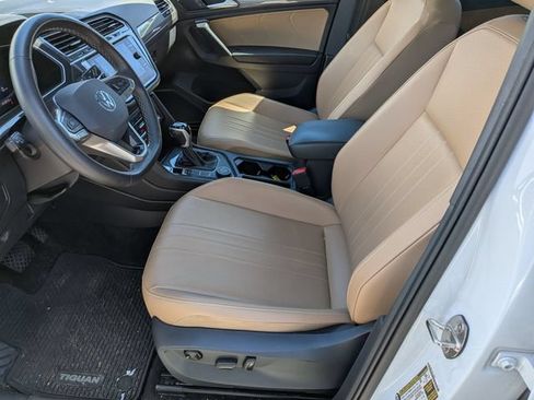 Used 2024 Volkswagen Tiguan SE AWD/4WD image 11