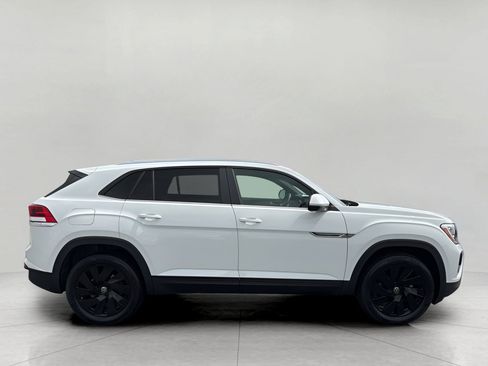 Used 2025 Volkswagen Atlas Cross Sport SE w/ Panoramic Sunroof Package image 8