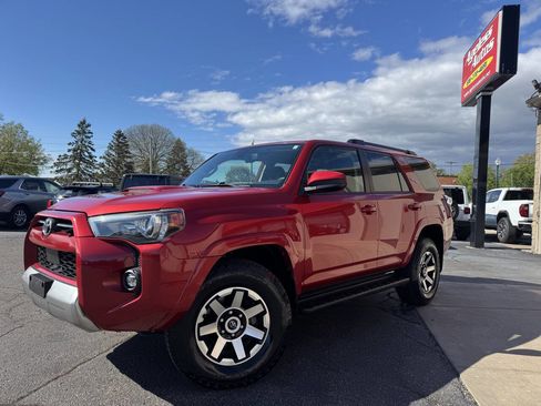 Used 2022 Toyota 4Runner TRD Off-Road AWD/4WD image 2