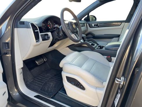 Used 2022 Porsche Cayenne GTS image 13
