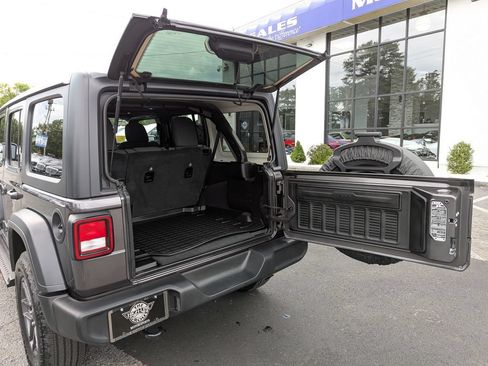 Used 2025 Jeep Wrangler Unlimited Sport AWD/4WD image 40