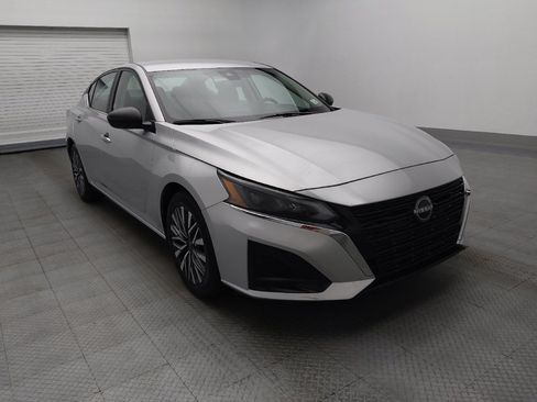 Used 2024 Nissan Altima 2.5 SV image 13