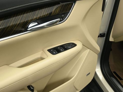 Used 2017 Cadillac XT5 FWD image 9