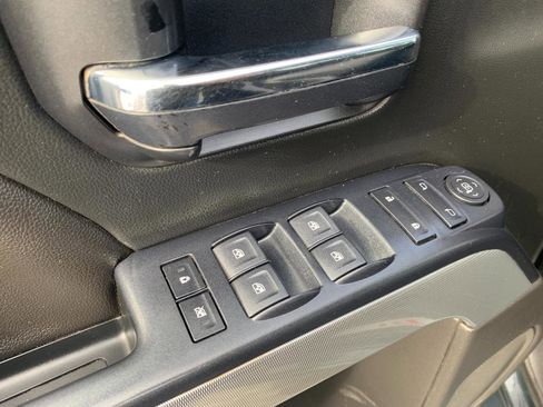 Used 2018 Chevrolet Silverado 1500 LT w/ All Star Edition AWD/4WD image 10