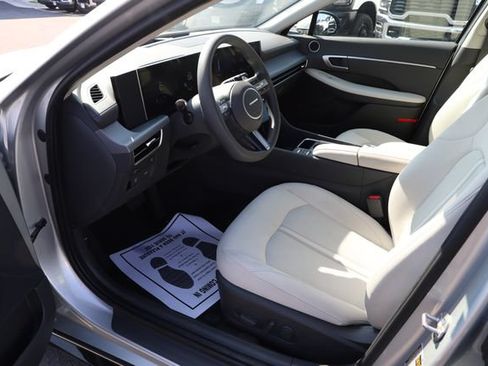 Used 2025 Hyundai Sonata SEL FWD image 11