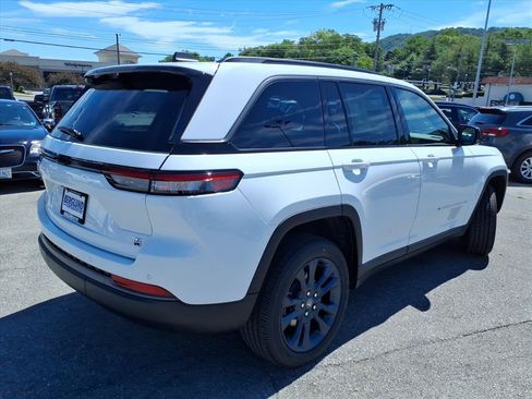 New 2026 Jeep Grand Cherokee Limited AWD/4WD image 4