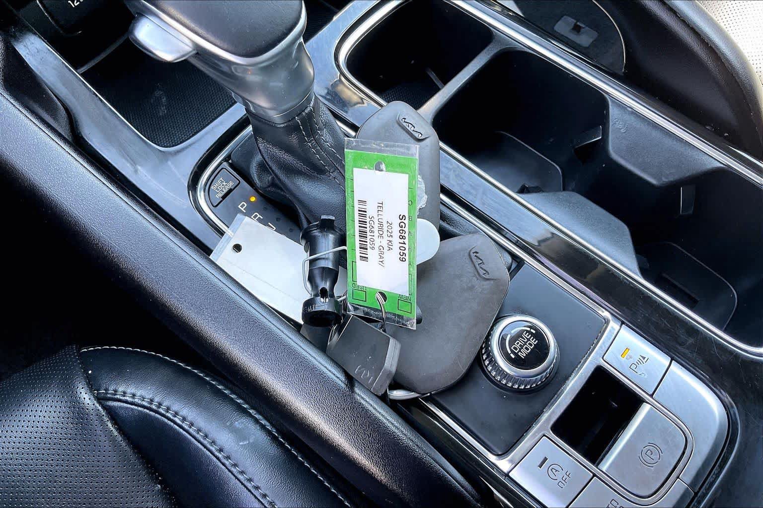 Used 2025 Kia Telluride LX FWD image 13