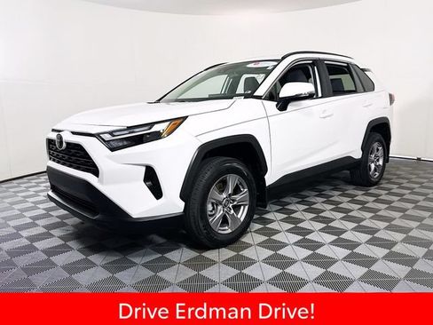 Used 2025 Toyota RAV4 XLE w/ Convenience Package FWD image 3