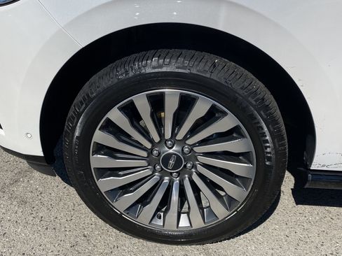 Used 2018 Lincoln Navigator L Reserve w/ Technology Package AWD/4WD image 14