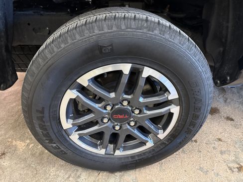 Used 2024 Toyota Tacoma TRD Sport w/ TRD Sport Premium Package AWD/4WD image 12