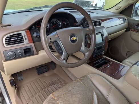 Used 2011 Chevrolet Suburban LTZ image 16
