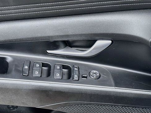 Used 2021 Hyundai Elantra Limited FWD image 18
