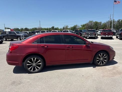 Used 2011 Chrysler 200 S FWD image 3