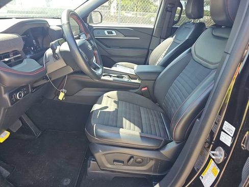 Used 2025 Ford Explorer ST-Line w/ ST-Line Street Pack AWD/4WD image 8