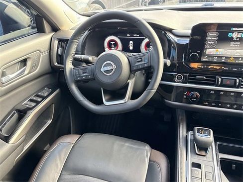 Used 2024 Nissan Pathfinder Platinum image 14