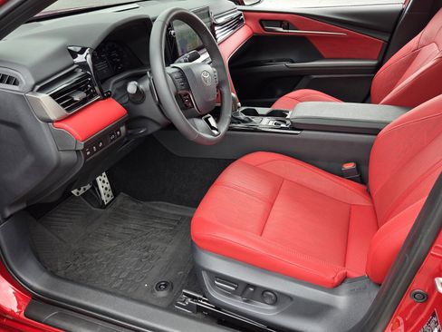 Used 2025 Toyota Camry XSE FWD image 13