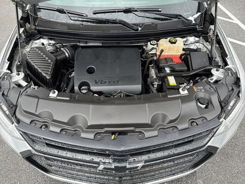 Used 2020 Chevrolet Traverse LT w/ LPO, Black Accent Package image 11