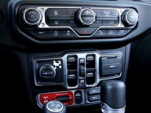 Used 2022 Jeep Gladiator Mojave w/ LED Lighting Group AWD/4WD image 18