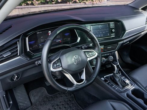 Used 2022 Volkswagen Jetta SE image 18