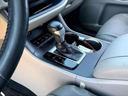 Used 2015 Toyota Highlander Plus AWD/4WD image 12