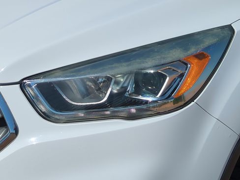 Used 2017 Ford Escape SE w/ Equipment Group 201A FWD image 9
