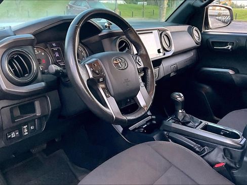 Used 2019 Toyota Tacoma TRD Off-Road image 14