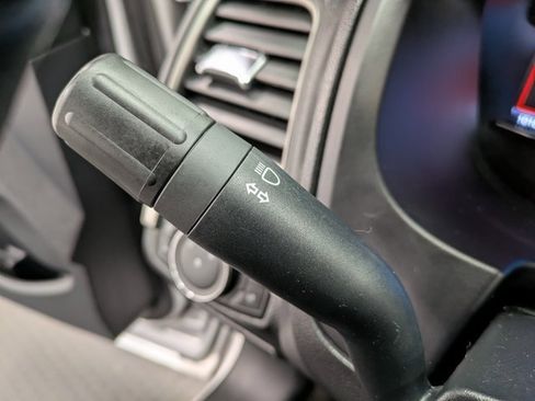 Used 2018 Ford Explorer XLT w/ Equipment Group 202A image 16