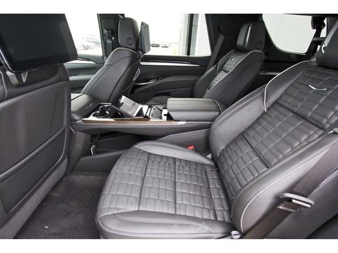 New 2026 Cadillac Escalade Platinum Sport AWD/4WD image 7