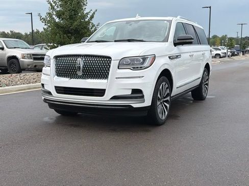 Used 2024 Lincoln Navigator Reserve AWD/4WD image 2