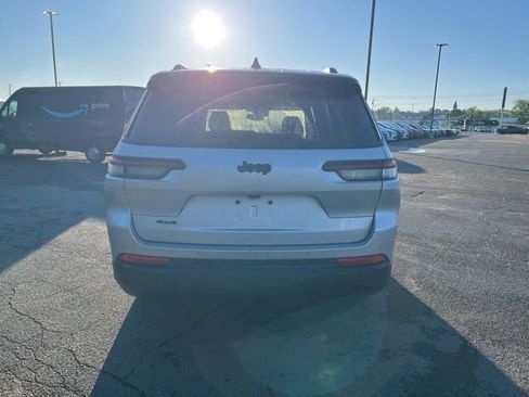 Used 2023 Jeep Grand Cherokee L Laredo AWD/4WD image 5