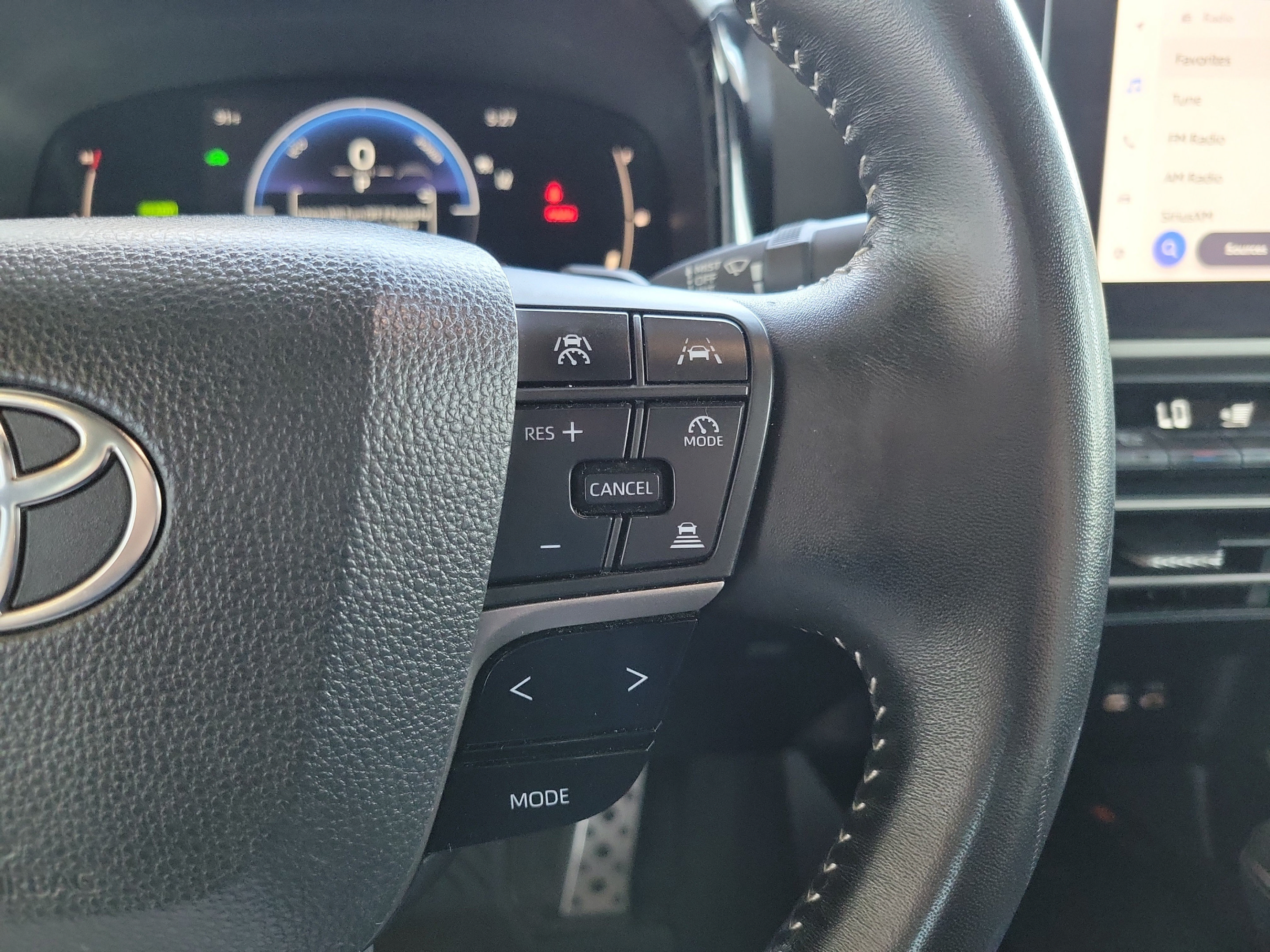 Used 2025 Toyota Camry SE FWD image 14
