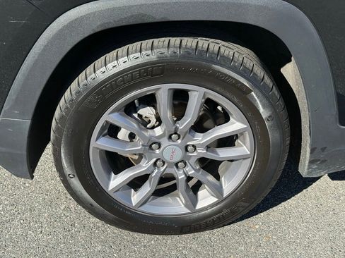 Used 2024 GMC Terrain SLT image 11