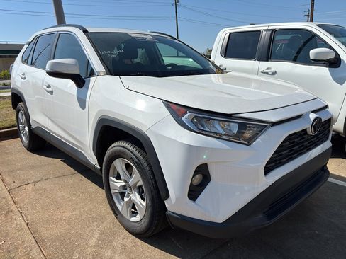 Used 2020 Toyota RAV4 XLE w/ Convenience Package image 1
