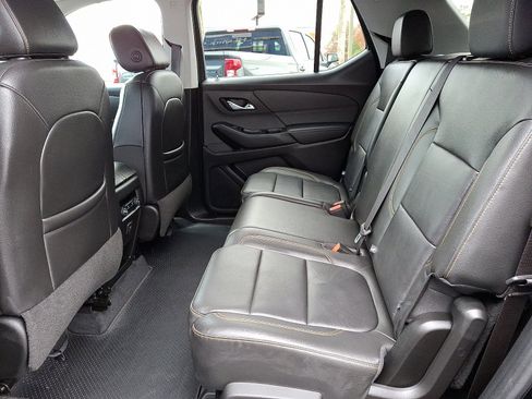 Used 2021 Chevrolet Traverse LT image 9